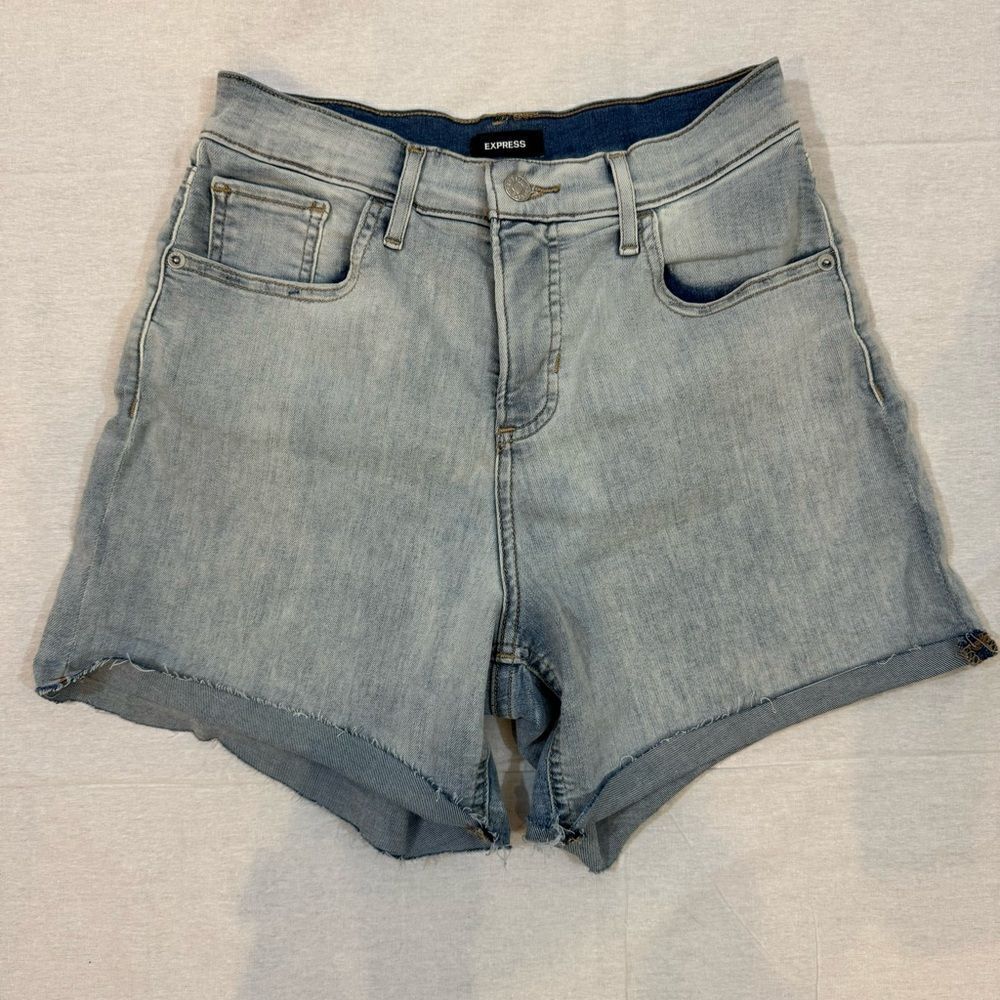 EXPRESS Women’s High Rise Hyper Stretch Light Blue Washed Out Denim Shortie Sz 6